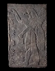 Figura alada con cabeza de águila